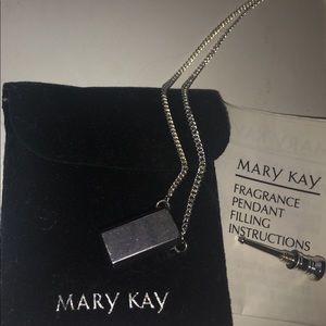 Vintage Mary Kay fragrance pendant necklace
